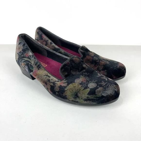 Munro Velvet Black Floral Low Heel Cerise Slip On Comfort Loafers Women's 7 W - Picture 1 of 8